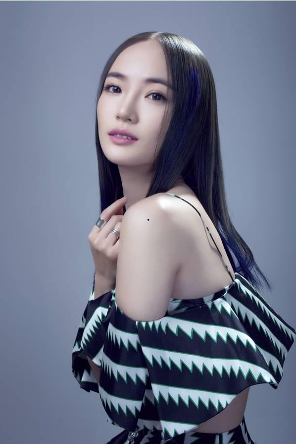 娱乐吃瓜女艺人定位歌手,娱乐界吃瓜女艺人跨界变身魅力歌手 第1张 娱乐吃瓜女艺人定位歌手,娱乐界吃瓜女艺人跨界变身魅力歌手 第1张